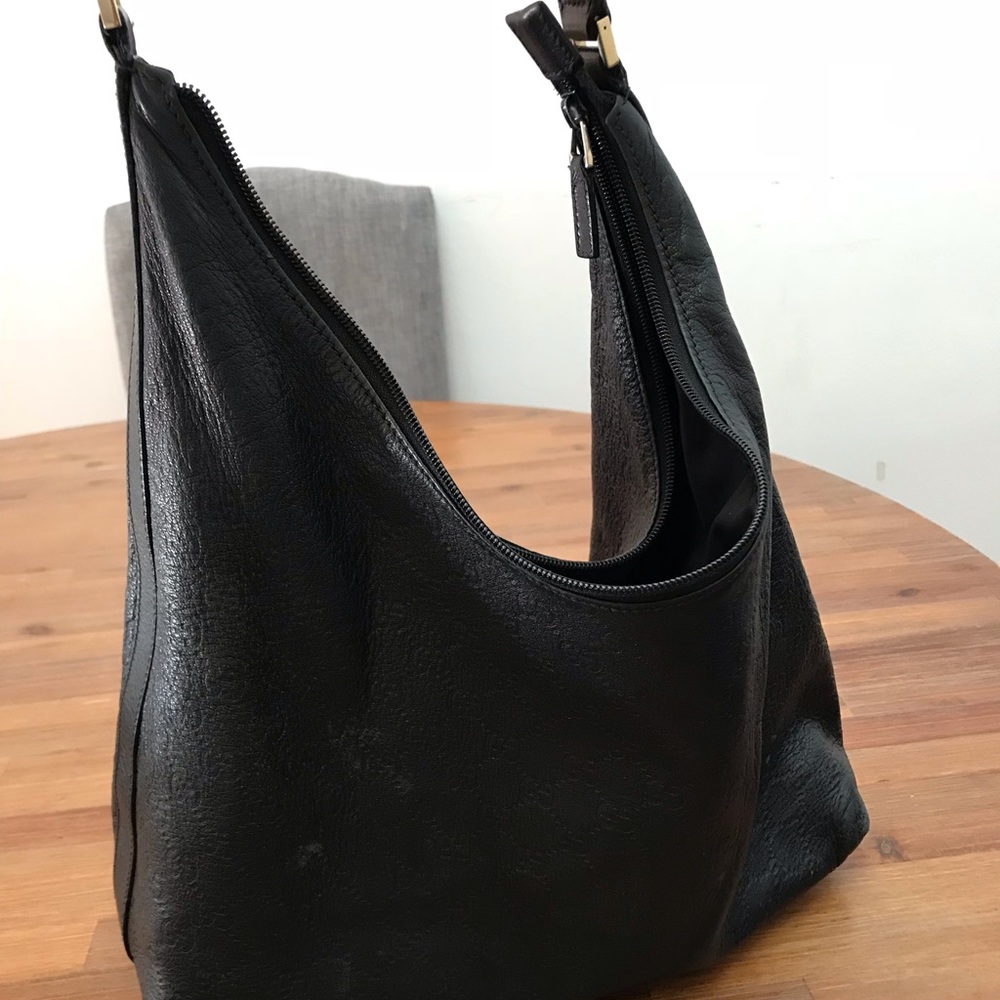 Black leather Gucci handbag